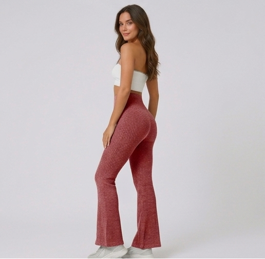 Elegantea Livia – Bordowe modelujące prążkowane spodnie dzwony z wysokim stanem